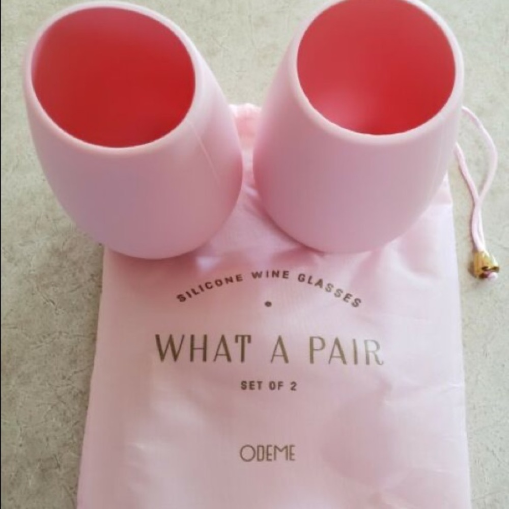 Silicone wine cups with travel sack